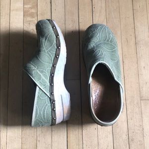 Green cloth Dansko clogs size 39